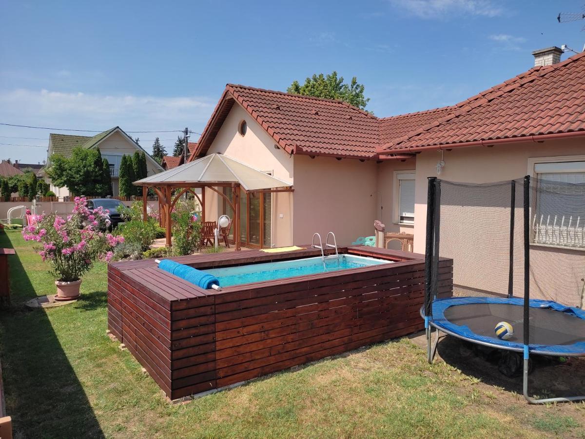 Aqua Azur Apartman Hajduszoboszlo Exterior photo